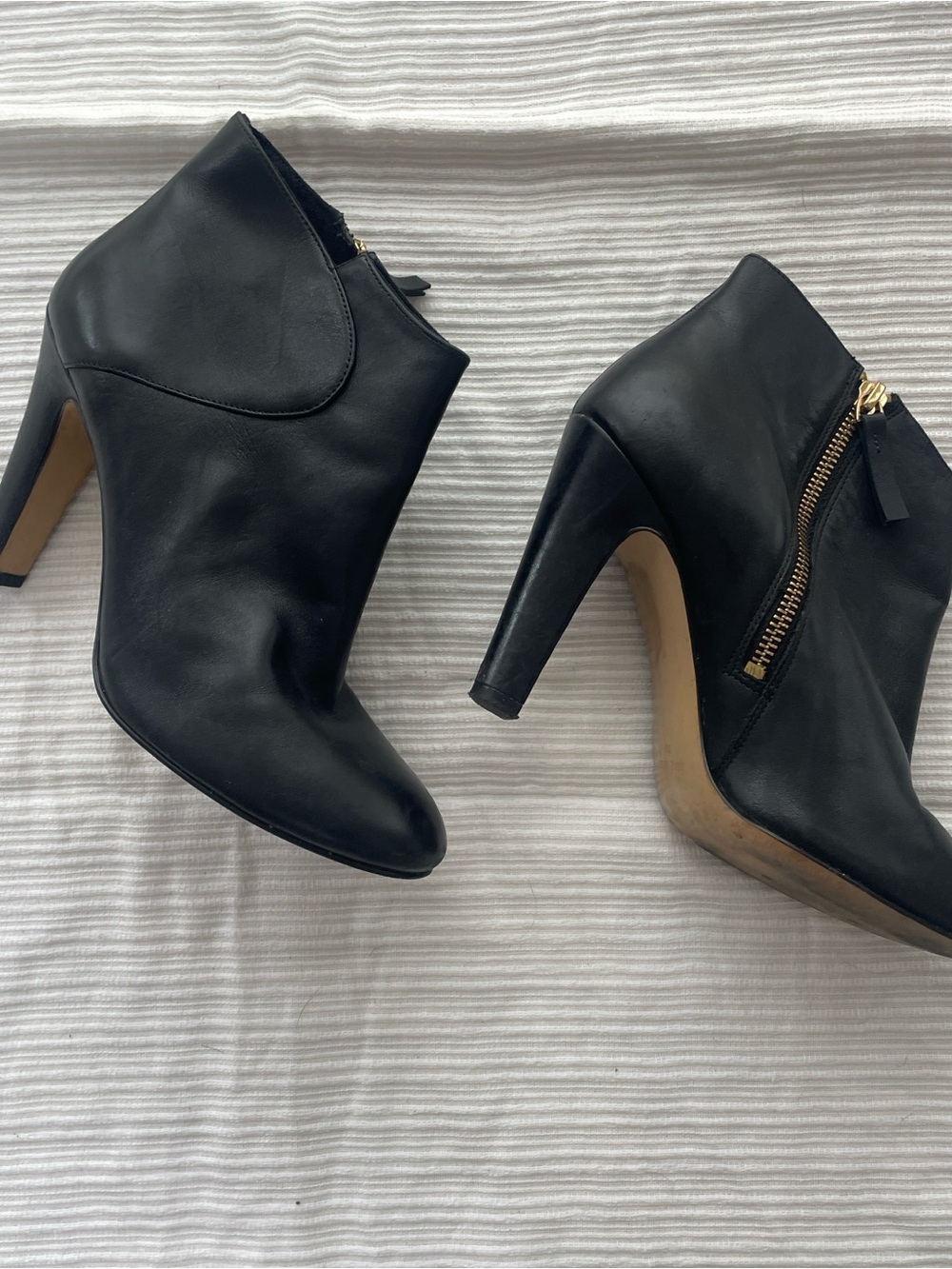 Nine West Black Leather Ankle Booties with Gold Zip